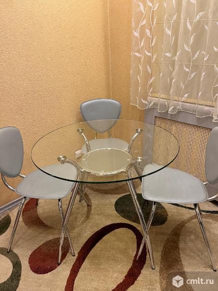 Кухонный стол стеклянный и стулья. Фото 1.