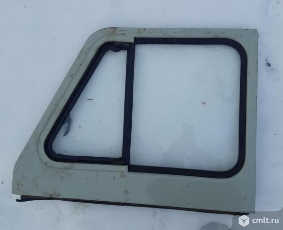 Настака передней правой двери ам уаз. Фото 1.