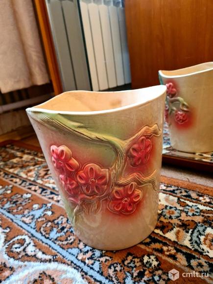 Горшок керамический для цветов / кашпо. Выпуклый объёмный рисунок, волнообразный верх. С поддоном.. Фото 1.