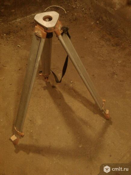 Телескопический штатив с винтовым замком, алюминиевый. Фото 1.