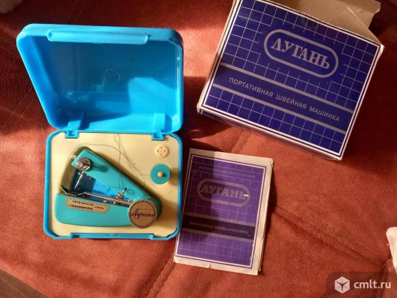 Портативная швейная машинка. Фото 1.