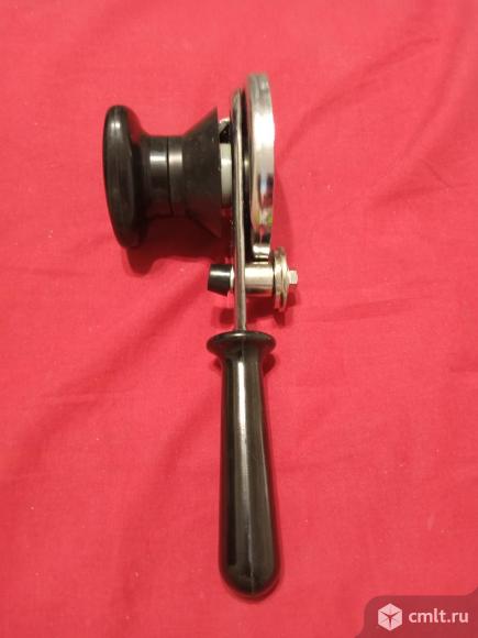 Машинка закаточная ключ для консервирования банок. Фото 1.