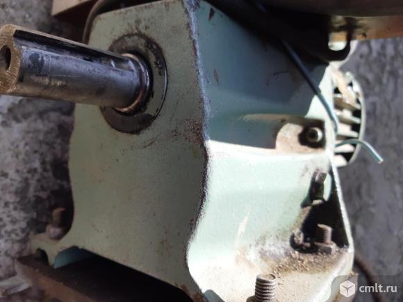 Немецкий э/двигатель от бетономешалки с редуктором. Фото 1.