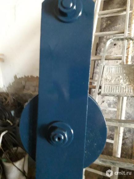 Блочек для поднятия грузов. Фото 1.