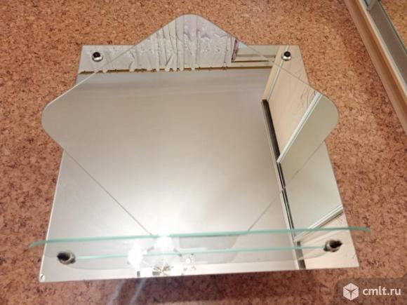 Продается зеркало с полочкой б/у. Фото 1.