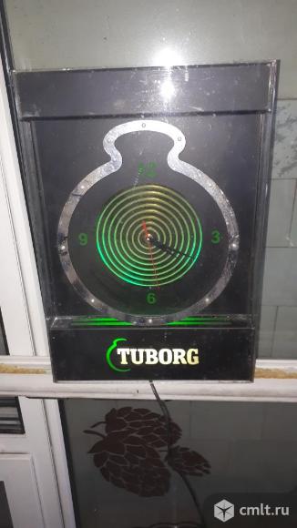 Часы электронные настенные с подвеской TUBORG. Фото 1.