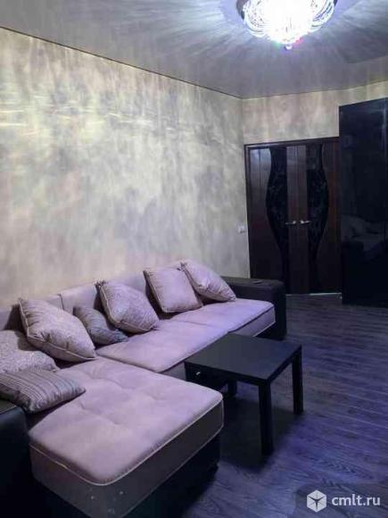 1-комнатная квартира 38 кв.м ул хользунова!памятник славы!сдаю 1к кв.. Фото 1.