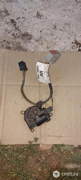 Форд Фокус 2 моторчик заслонки печки 1S7H19B634CA. Фото 3.