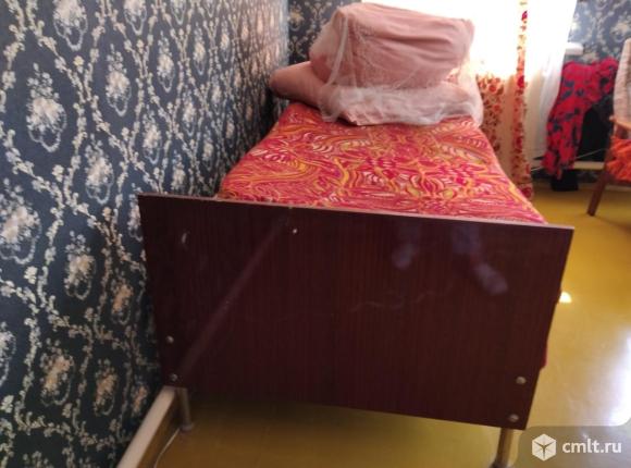 Кровать б/у с панцирных сеткой. Фото 1.