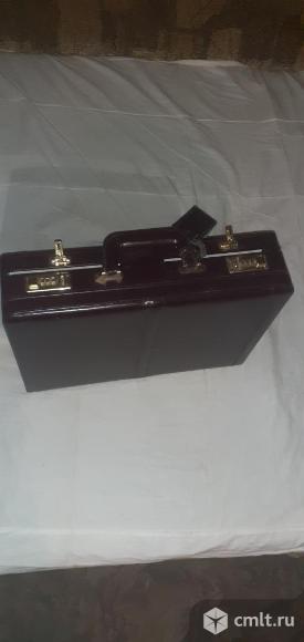 Дипломат. Фото 1.