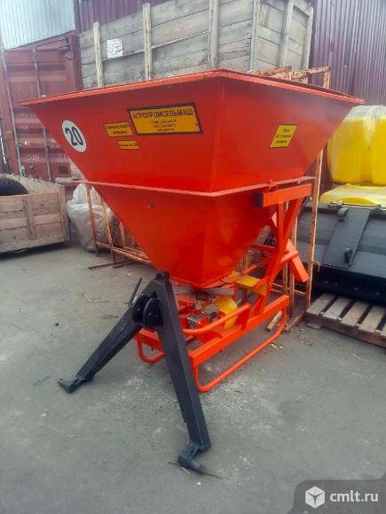 Разбрасыватель песка А-116-01 — помощник для коммунальных и дорожных служб. Фото 1.
