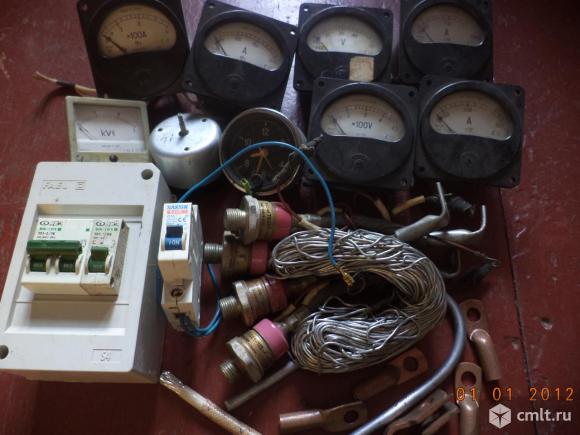 Стрелочный электроизмерительный инструмент. Фото 1.