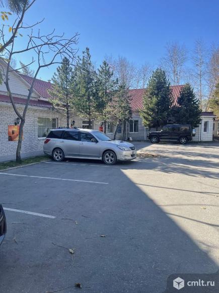 продаю здание 1626 кв м с землей 0,3 га. Фото 1.