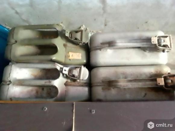 Канистры металлические 20л и аллюминивые 20л. Фото 1.