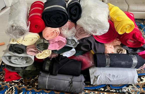 Закупаю ткани и остатки тканей в рулонах. Фото 1.