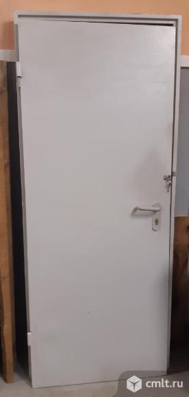 Металлическую дверь б/у. Размер полотна 2000*800, размер коробки 2065*855.