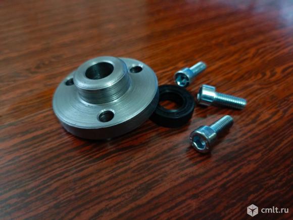 Крышка с сальником КПП УАЗ буханка 4-х ступка.. Фото 1.