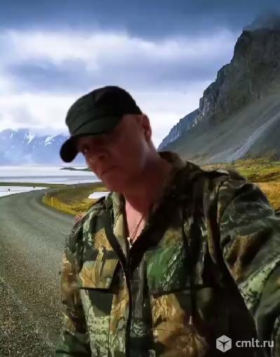 Рабочий на деревообработку. Фото 1.