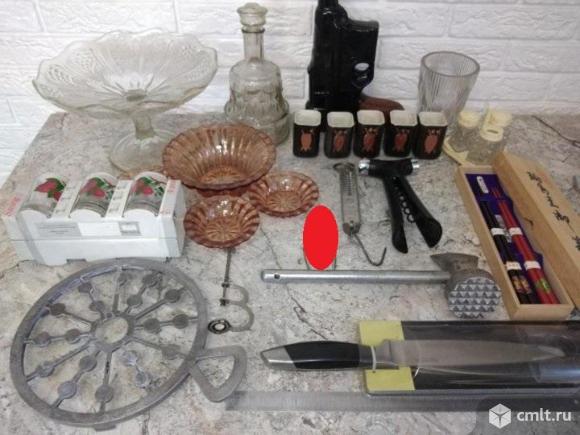 Топорик,весы, штопор для вина. Графин. Ваза. Фото 1.