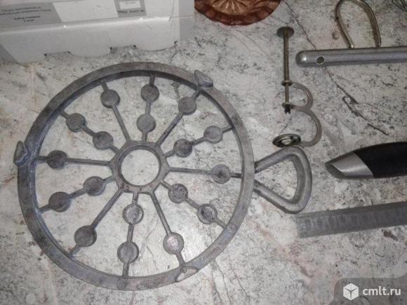 Топорик,весы, штопор для вина. Графин. Ваза. Фото 10.