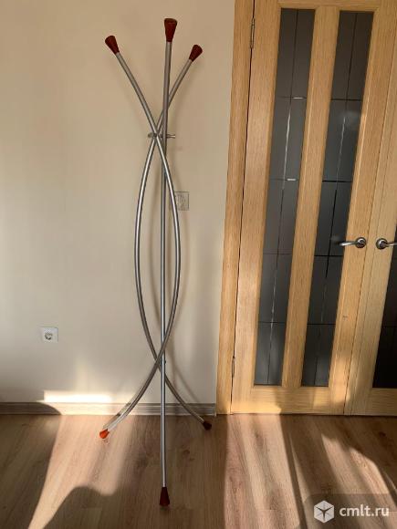 Вешалка напольная. Фото 1.