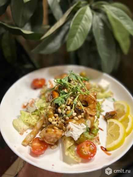 Официант. Фото 1.