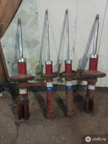 Стойки. Фото 1.