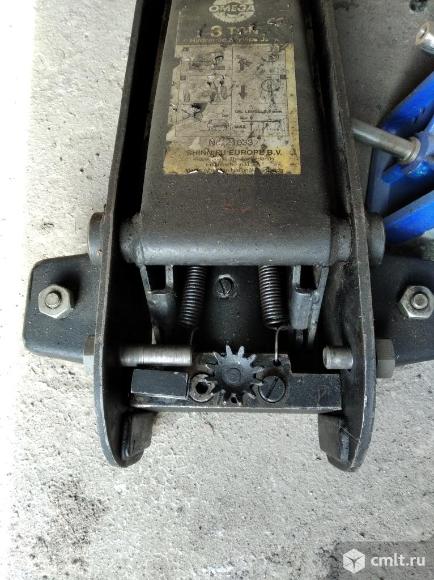 Ключи, тиски, съёмники, домкрат  .. Фото 1.