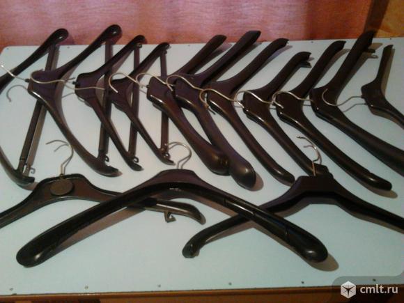 Вешалки - плечики для взрослых и детей. Фото 1.