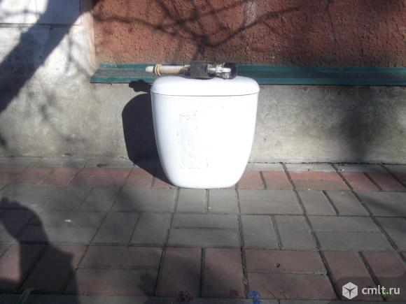 Бачок сливной б/у. Фото 1.