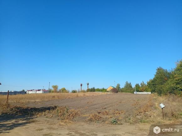 14.4 сотки в центре с. Новоживотинное. Коммуникации все возле участка. Подъезд с двух сторон. Фото 1.