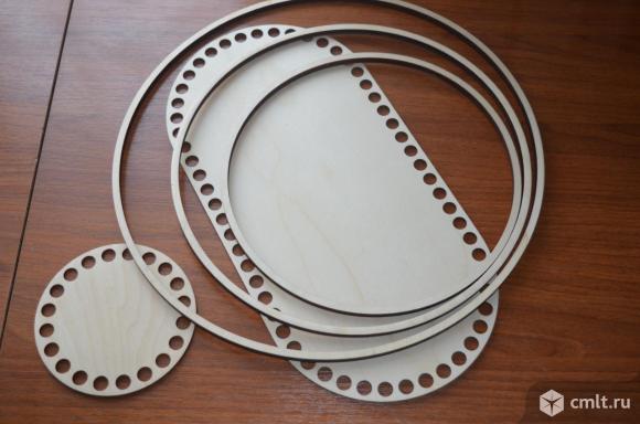 Пяльцы, спицы, крючок для вязания. Фото 1.