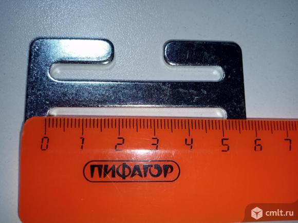 Пряжка крепеж крепление карабин для детского авто кресла. Фото 1.