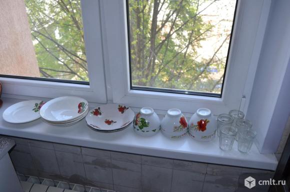 Набор посуды: тарелки, пиалы, стаканы. Фото 1.