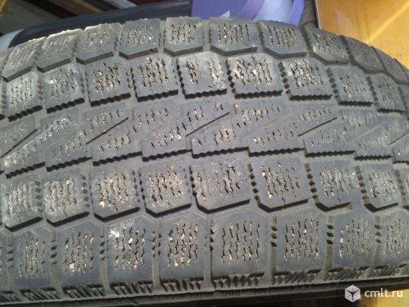 Покрышка r-14. Фото 1.