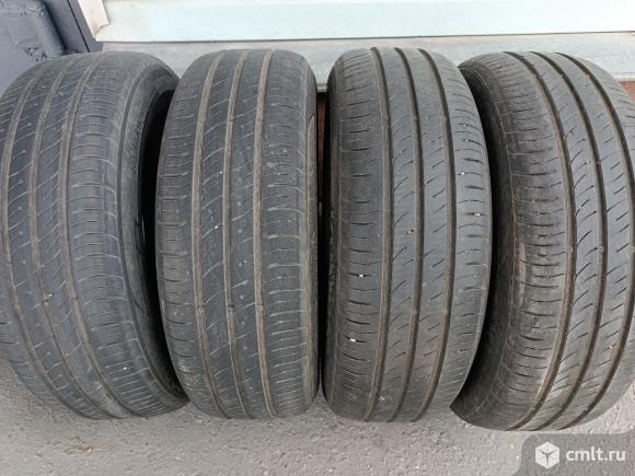 Kumho 205/60/16. Фото 1.