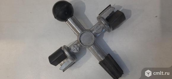 Ключ аккумуляторщика. Фото 1.