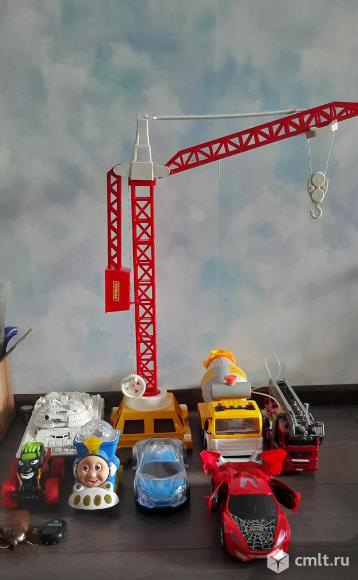 Детские игрушки.  б.у. Всё работает. 
1. пожарка- пшикает водой, свет, звук не работает. 
2. бетоном. Фото 1.
