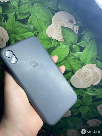 Телефон Apple XR. Фото 1.