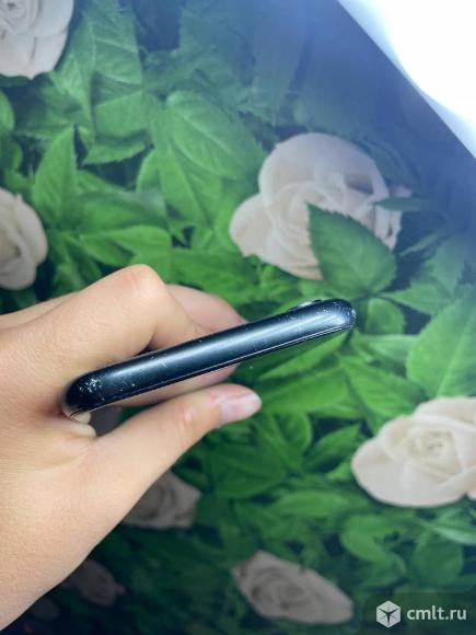 Телефон Apple XR. Фото 6.