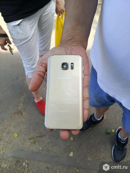Смартфон Samsung Galaxy S7. Фото 2.