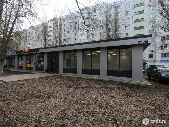 Павильон на красной линии. Фото 1.