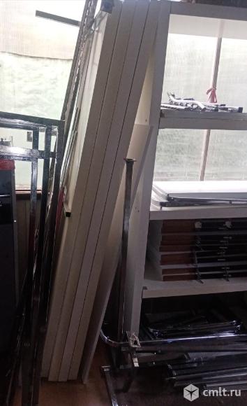 Продаю  оптом для магазина одежды, обуви: рецепшен, стеллажи, полки, б/у.. Фото 11.