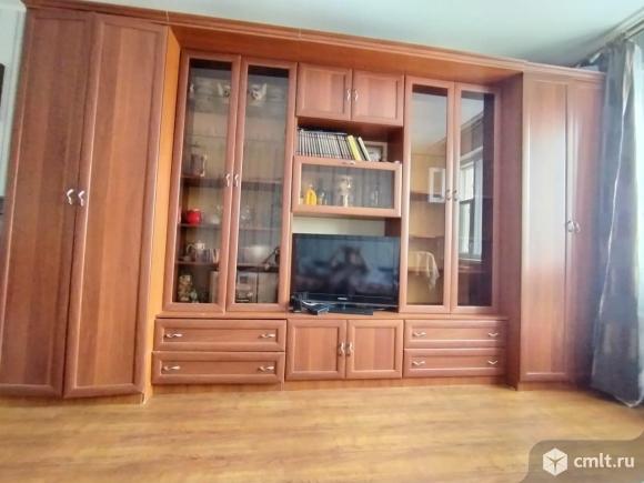 Продаю стенку в гостиную б/у. Фото 1.