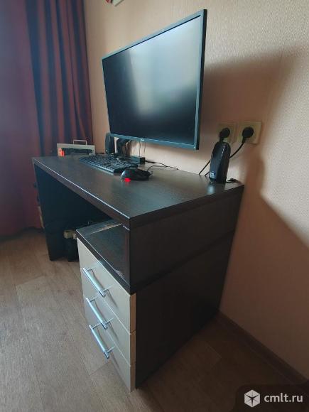 Стол письменный/компьютерный. Фото 1.