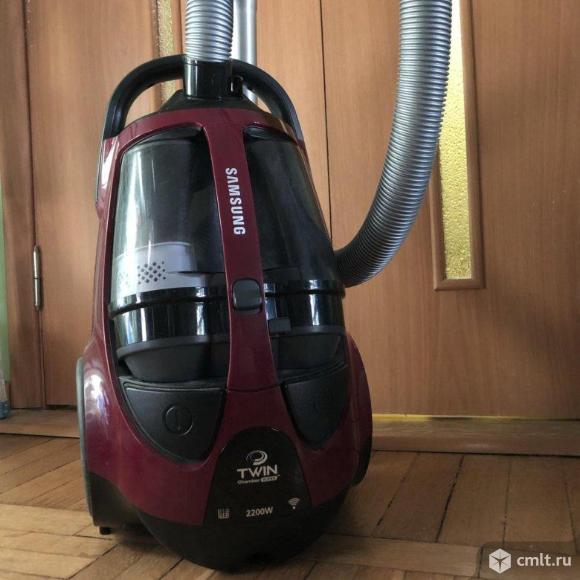 Пылесос Samsung SC885F красный 2200 Вт. Фото 1.