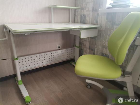 Продается ученический стол со стулом. Фото 1.