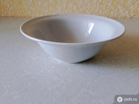 Тарелки, салатники разные. Фото 10.