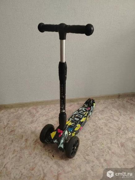 Детский трехколесный самокат. Фото 1.