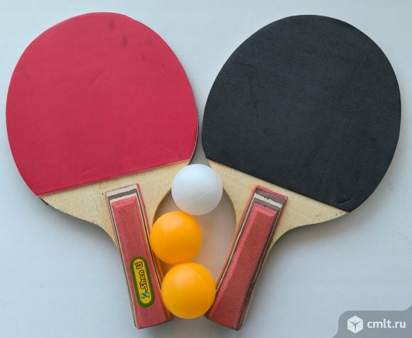 Ракетки для настольного тенниса с мячиками. Фото 2.